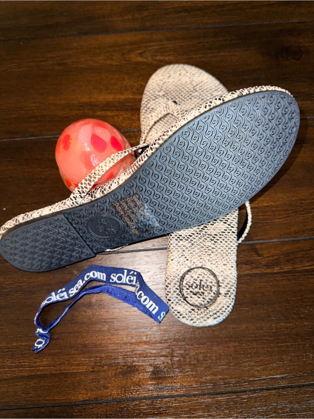 Soléi Sea Flip Flop - NWT - Size 8 - Indie Sandal in Light Python Grey - Picture 2 of 2